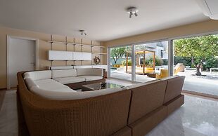 Elaia Mega Mansion
