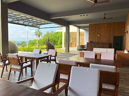 Mazarine Surf Suites