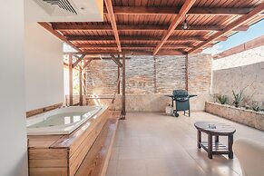Huge Penthouse Near the Beach With Private Jacuzzi