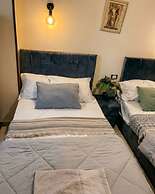 Pyramids Road Guest House