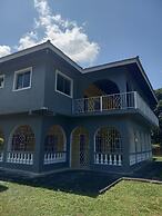 COZY'S BANDB