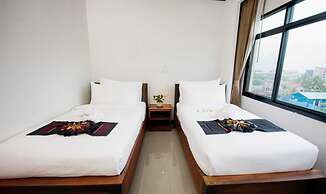 Sisombat Plaza Hotel