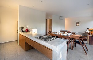 Unbeatable Located 2 Br Apt W/amazing Natural Lig
