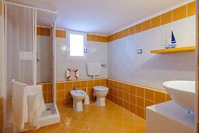 Emerald Residence Sleeps 12 With Sea View