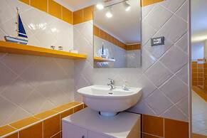 Emerald Residence Sleeps 12 With Sea View
