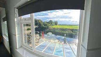 Riverside Inn