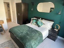 Harbourside Hideaway - Superb Flat With Terrace
