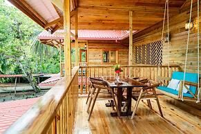 Casa Cayuco Eco-Adventure Lodge