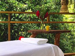 Casa Cayuco Eco-Adventure Lodge