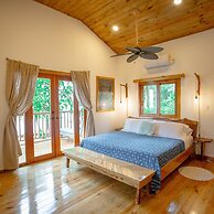 Casa Cayuco Eco-Adventure Lodge