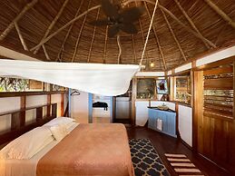 Casa Cayuco Eco-Adventure Lodge