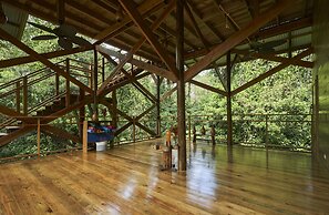 Casa Cayuco Eco-Adventure Lodge