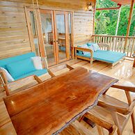Casa Cayuco Eco-Adventure Lodge