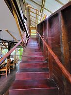 Casa Cayuco Eco-Adventure Lodge