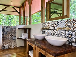 Casa Cayuco Eco-Adventure Lodge