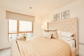 Deluxe City Apt, River Canal View& Free Parking!