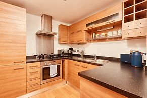 Deluxe City Apt, River Canal View& Free Parking!