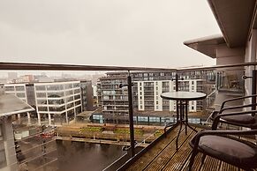Deluxe City Apt, River Canal View& Free Parking!