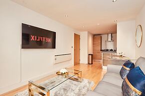 Deluxe City Apt, River Canal View& Free Parking!