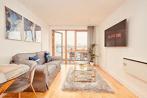 Deluxe City Apt, River Canal View& Free Parking!
