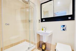 Deluxe City Apt, River Canal View& Free Parking!