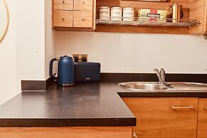 Deluxe City Apt, River Canal View& Free Parking!