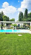 Luxus Neubau 170m2 Loft mit Pool Garten
