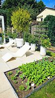 Luxus Neubau 170m2 Loft mit Pool Garten