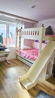 Luxus Neubau 170m2 Loft mit Pool Garten