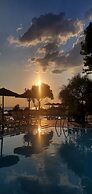 Ninos Grand Beach Hotel & Resort