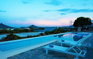Luxury Breathtaking Villa in Paros