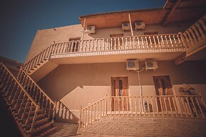 Oqilanur Guest House