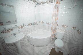 Oqilanur Guest House