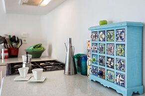 Sleeps8-parking-garden-pool-sunsets-barbeque