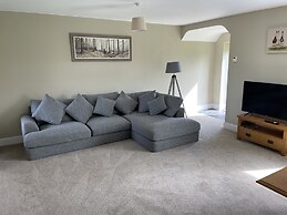 Cottage - Sleeps 4 - Pet Friendly - Parking