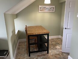 Cottage - Sleeps 4 - Pet Friendly - Parking