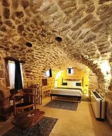 Tuğmaner Small House Ajar