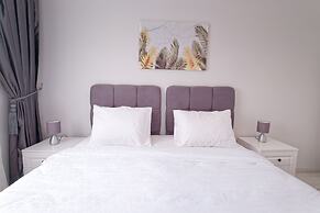 Stunning Gorgeous 2 BR near Golden Horn
