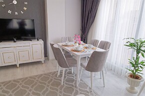 Stunning Gorgeous 2 BR near Golden Horn