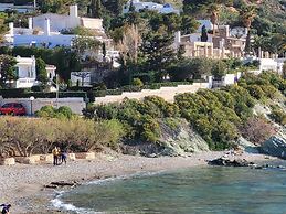 Charming 3-bed Villa in Sounio