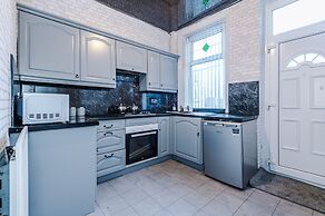Stunning Three Bed House in Bradford