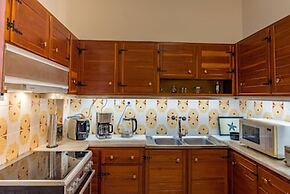 Katerina Residence - Beachfront Plaz Eot