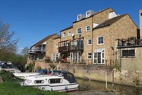 River Penthouse Apt 2BR Parking View St Neots Town Centre