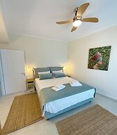 Beachfront 4-bed Luxury Suite - Agios Gordios Corfu Greece