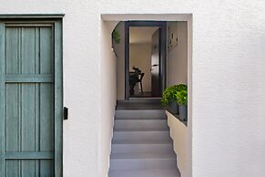 Loca Centre Suites