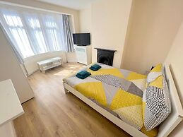 Spacious 4-bed House in Thornton Heath