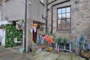 Luxurious Aberdeen Retreat Sleeps 21 & Parking