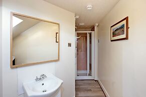 Luxurious Aberdeen Retreat Sleeps 21 & Parking