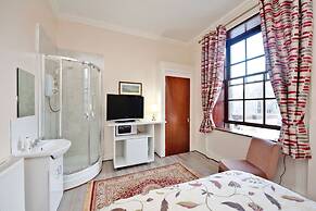 Luxurious Aberdeen Retreat Sleeps 21 & Parking