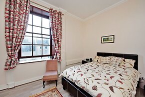 Luxurious Aberdeen Retreat Sleeps 21 & Parking